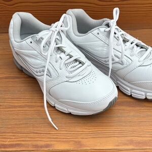 Saucony Echelon power grid women’s shoes size 9. White. Great condition